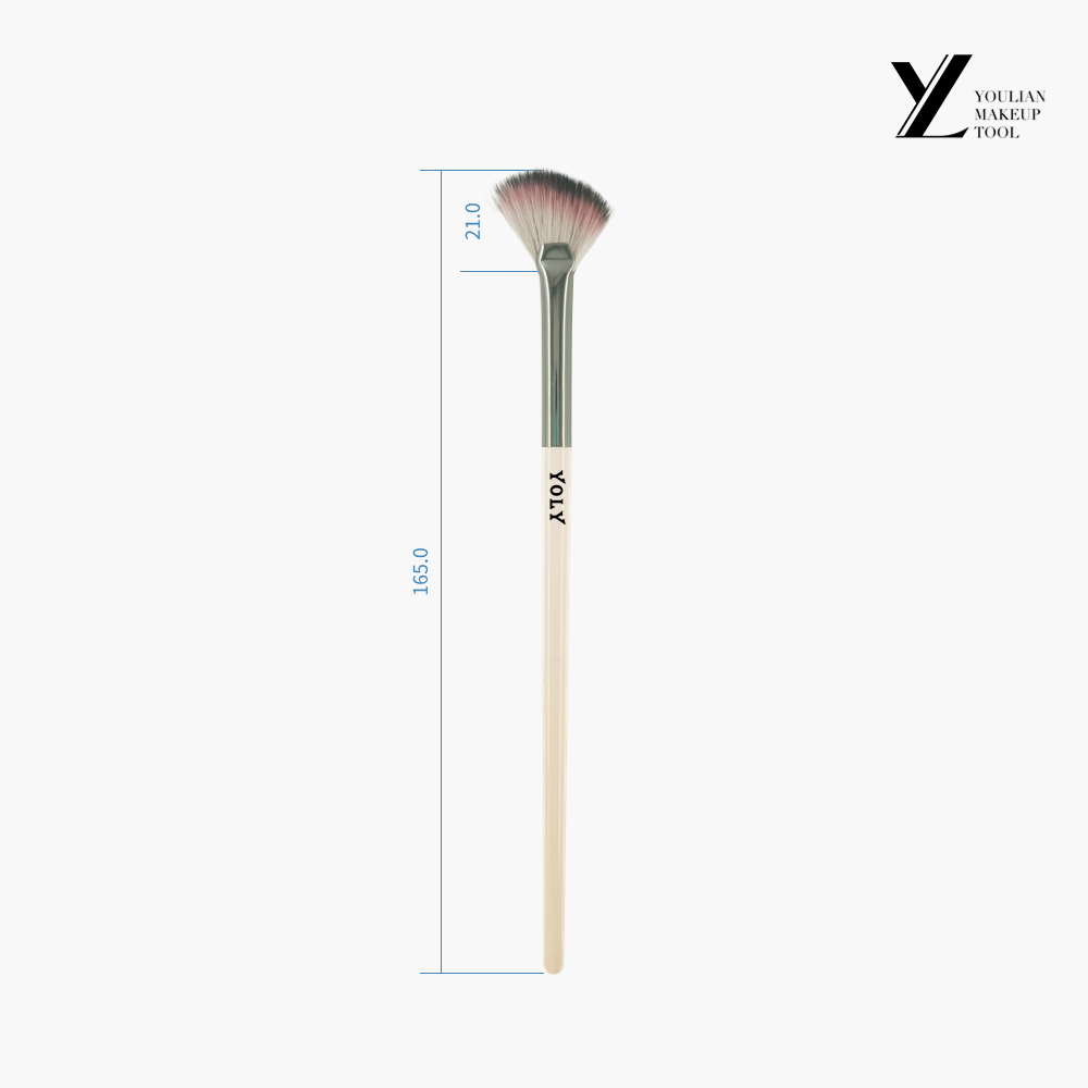 Kecerunan 3-warna Slanted Head Scalloped Highlighter Brush
