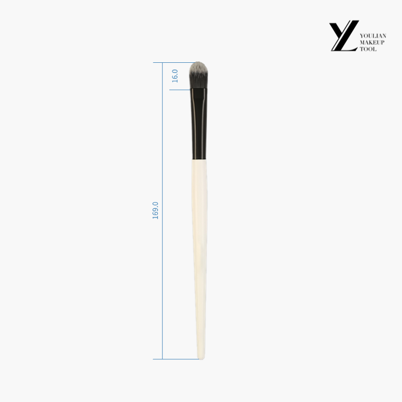 Berus concealer rata yang besar